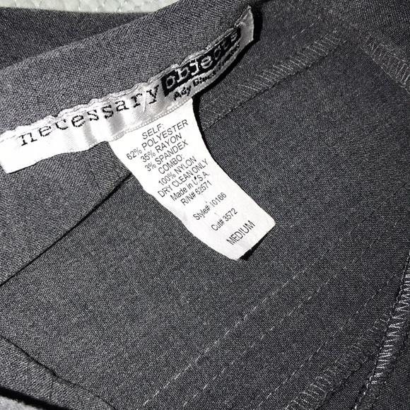 Grey pleated skirt - Picture 2 of 3